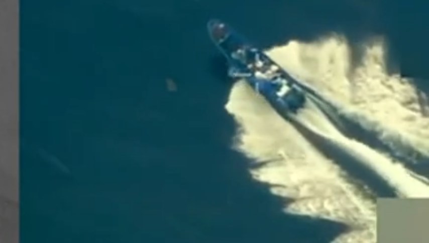 abd yine uyusturucu teknesi vurdu trump 3 narko teroristi oldurduk TEOn6BAm