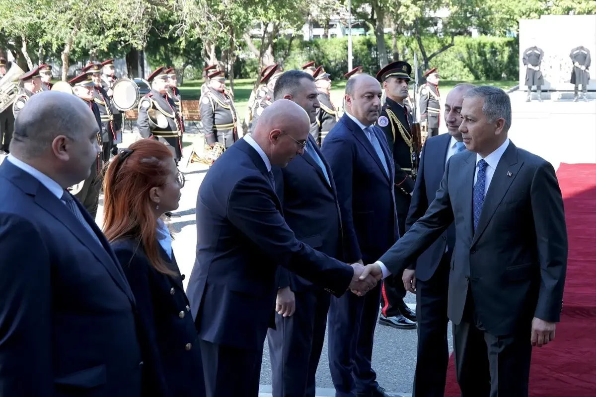 icisleri bakani yerlikayanin gurcistan temaslarina iliskin bakanliktan aciklama ZIeV27Ok