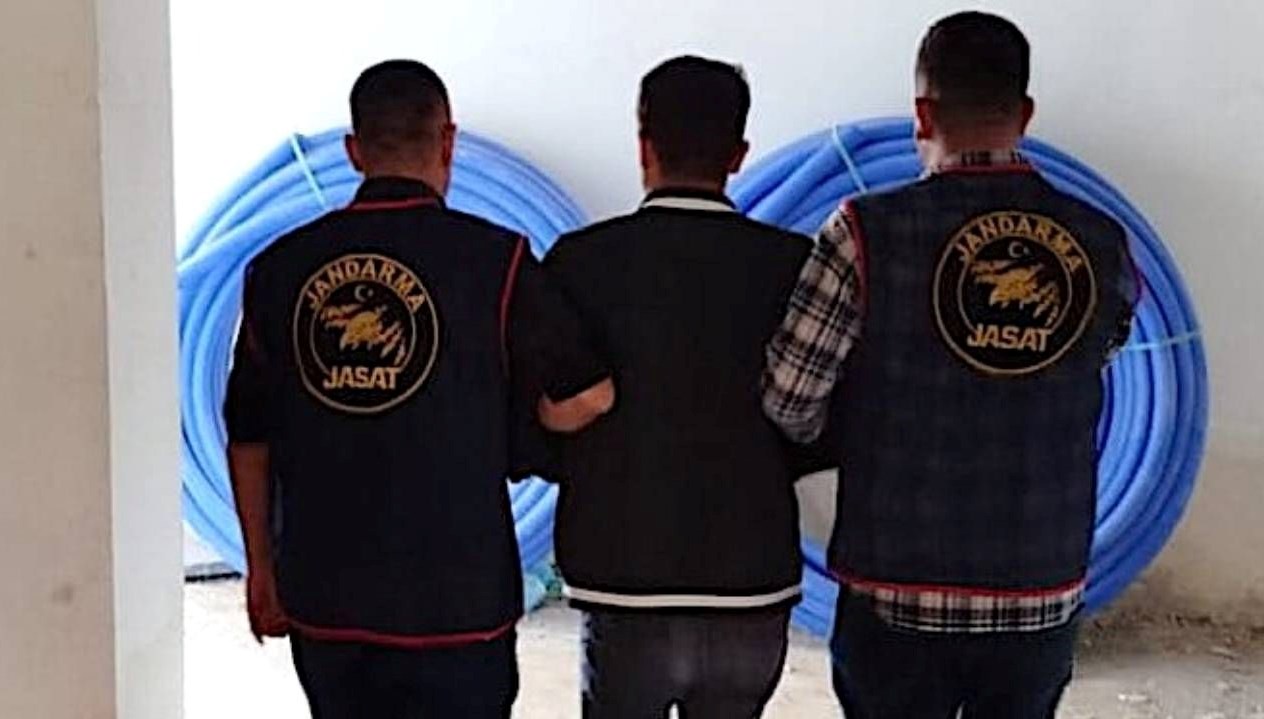 musta kesinlesmis hapis cezasi bulunan 2 hukumlu yakalandi nyB4x52b