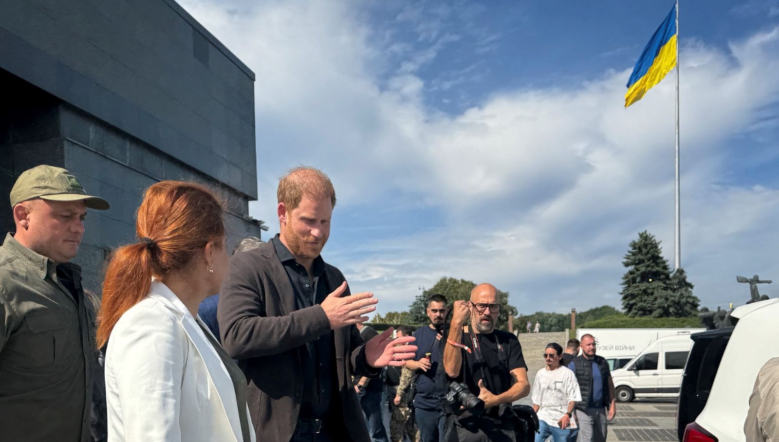 prens harry kieve gitti savasin izlerini yerinde gozlemledi XidLZWXZ