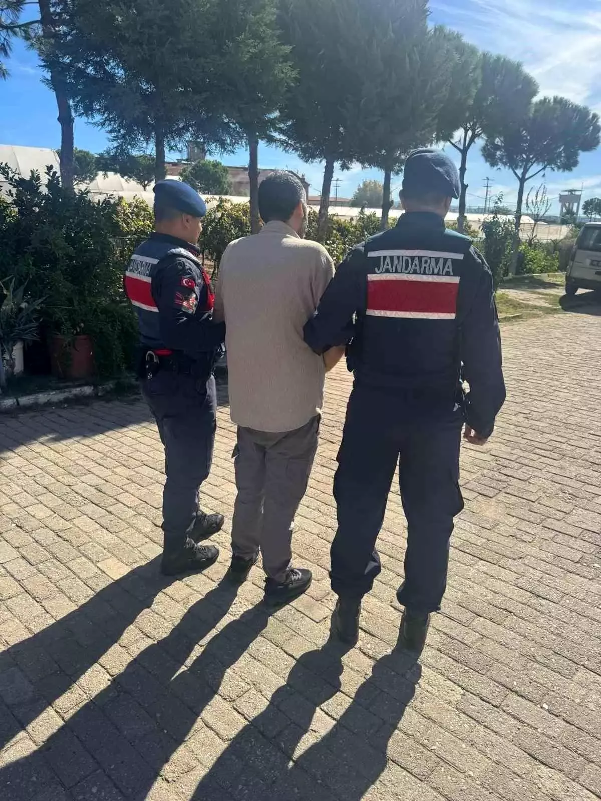 10 yil hapis cezasi ile aranan sahis yakalandi H3C3ANZk.jpg