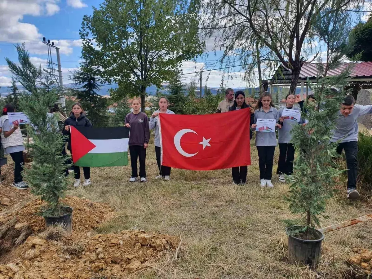 akharim ortaokulundan gazze icin baris bahcesi tQbd3WKU