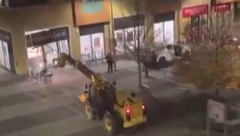 akilalmaz soygun is makinesi ile atm caldilar h7uc4f8B.jpg