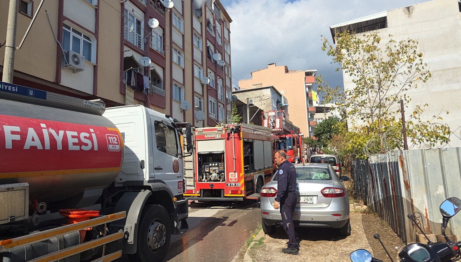 bursada bes katli apartmanda yangin AM3SKyG6