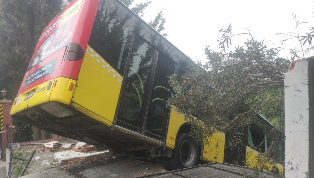 uskudarda iett otobusu kazasi 3U7YKsR9.jpg