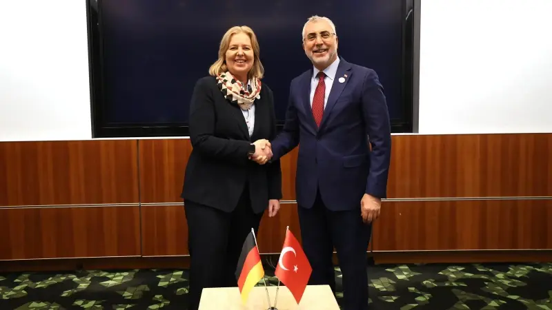 bakan isikhan alman mevkidasi bas ile gorustu y7yqtyua.webp