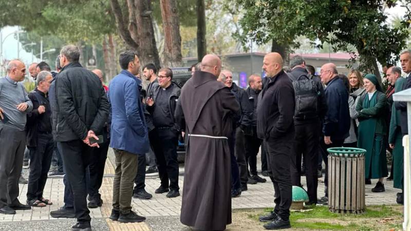 iznikte papa ziyareti hazirligi vatikandan heyet geldi 6whCTzec.jpg