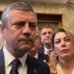 CHP Genel Başkanı Özgür Özel, Erdoğan ile Tokalaşmadan Resepsiyonu Terk Etti: “Millet Bizden Dik Durmamızı Bekliyor”