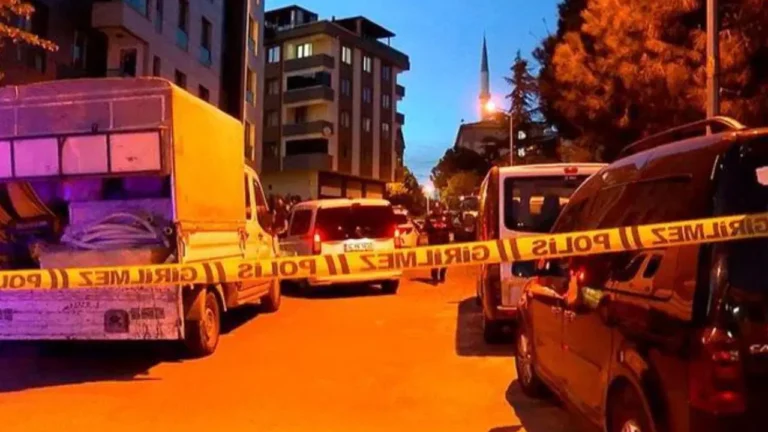 istanbulda-sokak-ortasinda-muhimmat-panigi-dogalgaz-calismasi-sirasinda-bulundu-9mb2mvwh