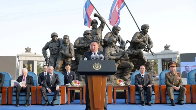 kim-jong-undan-guc-gosterisi-rusya-icin-savasanlara-anit-muze-8i3T5H9K