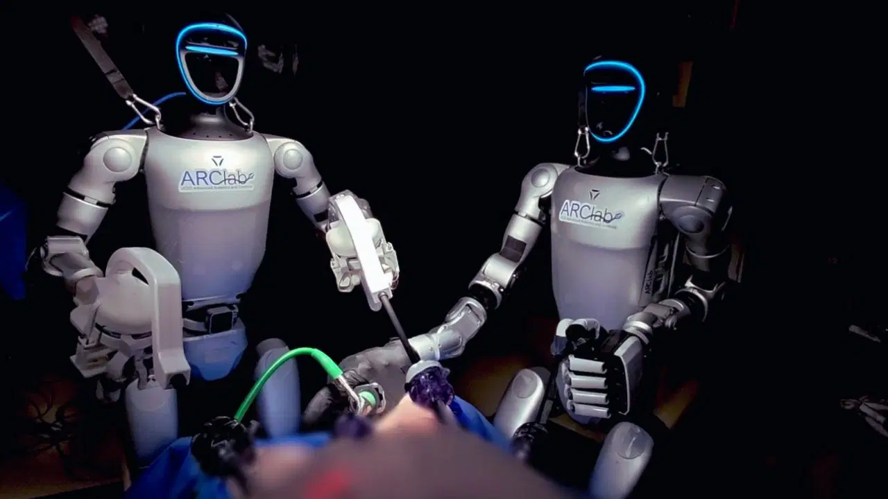 Insansi robotlar ile canli denekler uzerinde ameliyat yapildi 2H42q2Zw