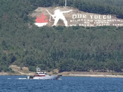 Rusyaya giden gemi karaya oturdu canakkale bogazinda gemi trafigi durduruldu bWZMaxKb