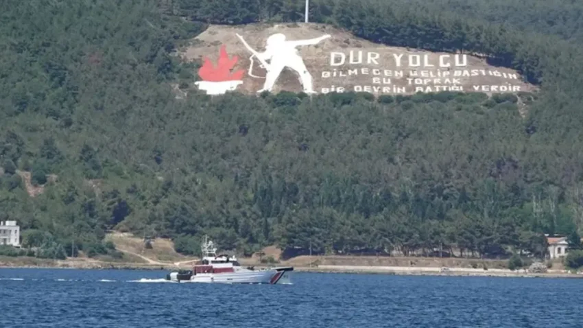 Rusyaya giden gemi karaya oturdu canakkale bogazinda gemi trafigi durduruldu bWZMaxKb